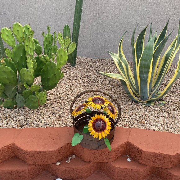 Metal Sunflower Bouquet Yard Art Garden Decor